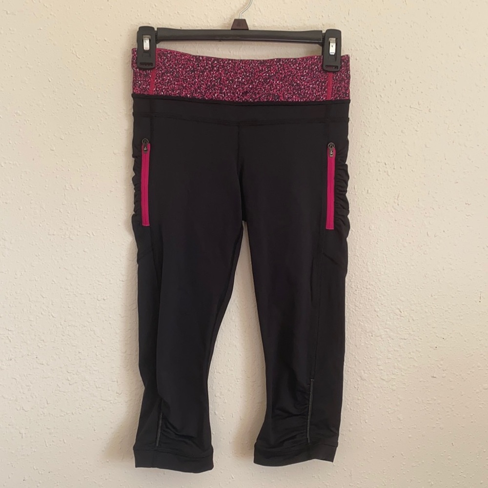 Lululemon cropped black athletic leggings. Size 4.